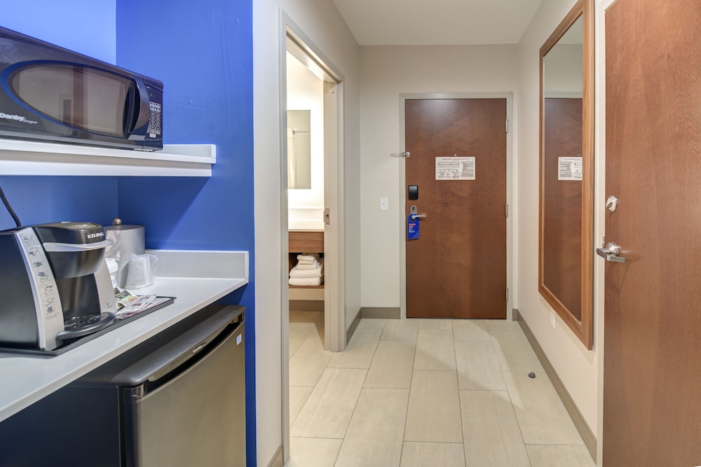 Holiday Inn Express & Suites Foley by IHG - photo 72