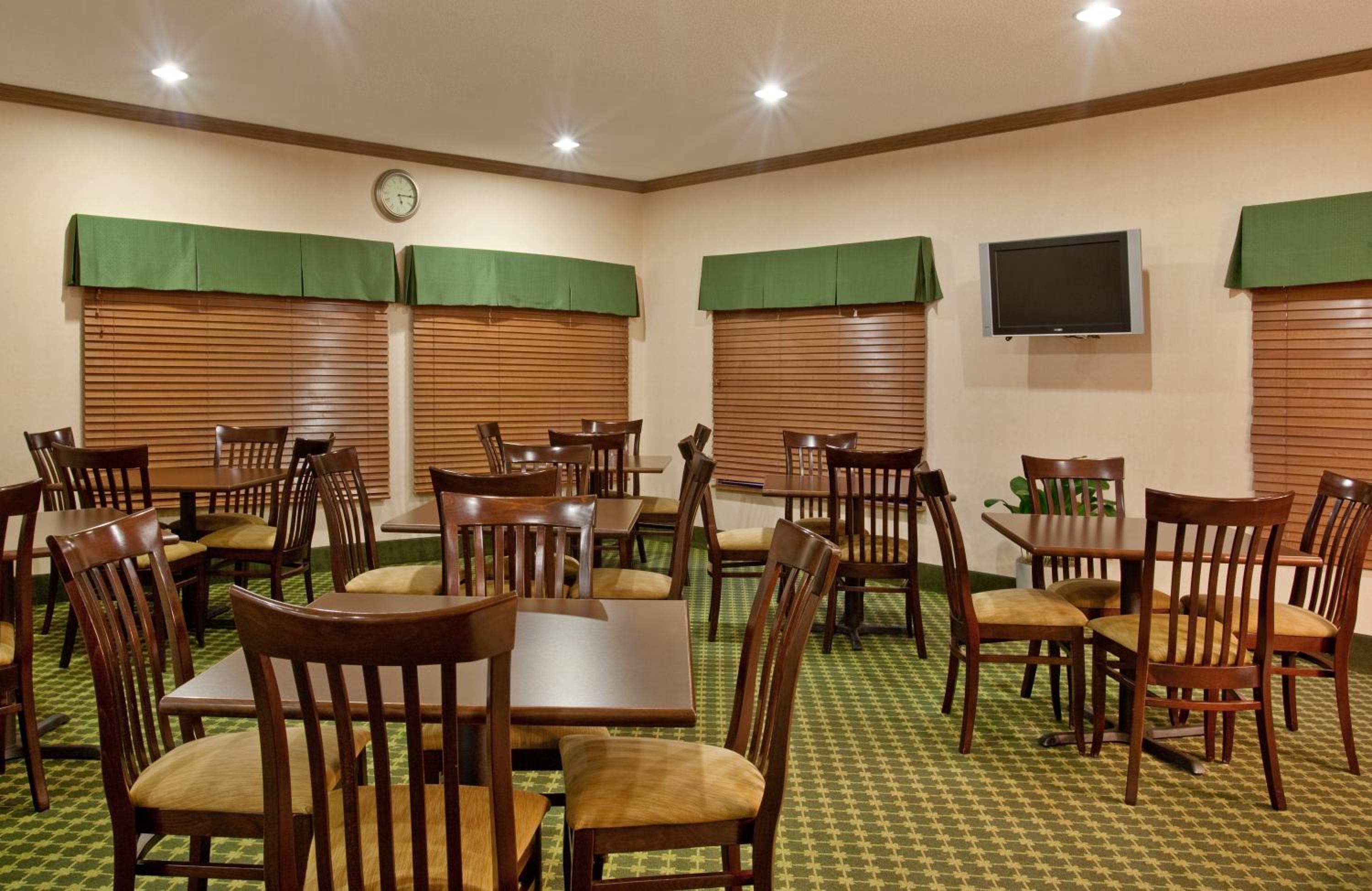 Baymont by Wyndham Merrillville - photo 40