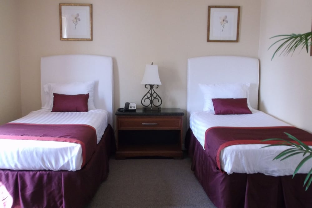 Days Inn & Suites by Wyndham Lake Okeechobee - photo 12