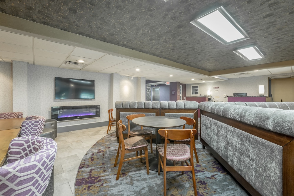 District 3 Hotel an Ascend Hotel Collection Member