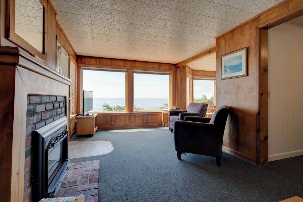 Ester Lee Oceanview Inn - photo 69