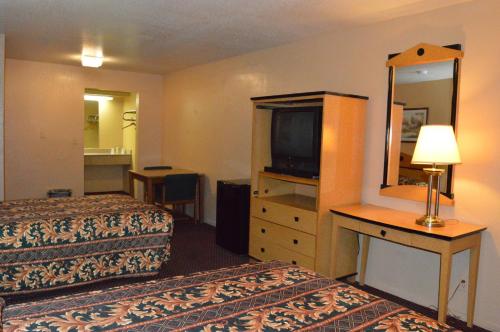 Delux Inn Tulsa - photo 7