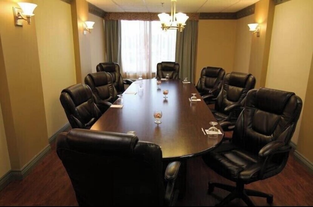 Albany Airport Inn - photo 29