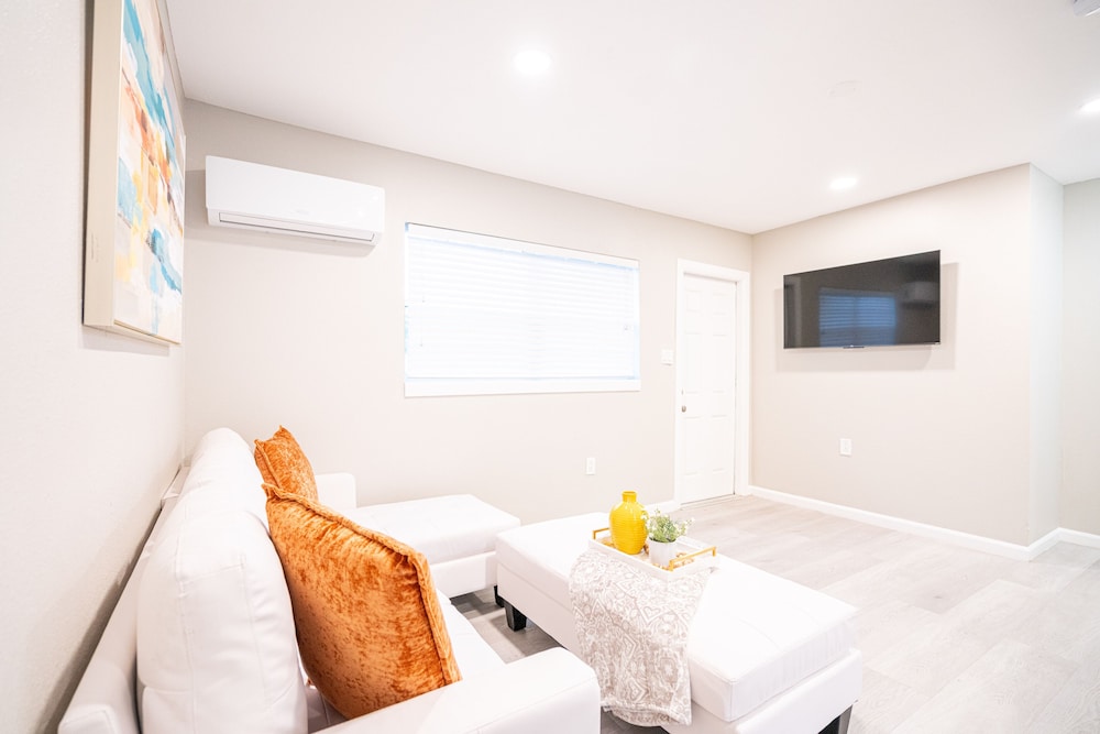 University Serenity Suites 14th - photo 6