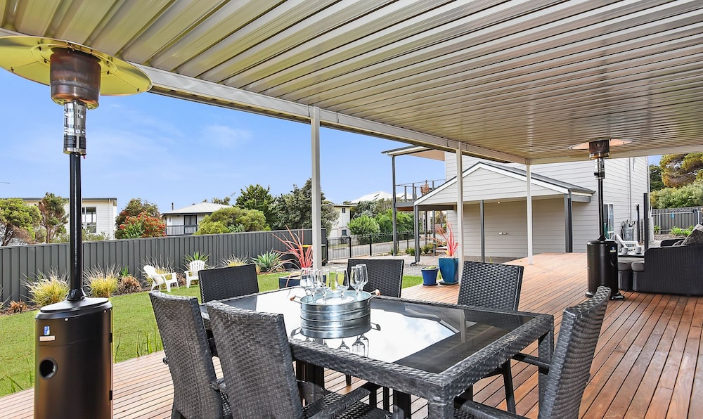 Seahaven Sellicks Beach C21 SouthCoast Holidays — 4-Star Luxury Hotel in Sellicks Beach, Australia