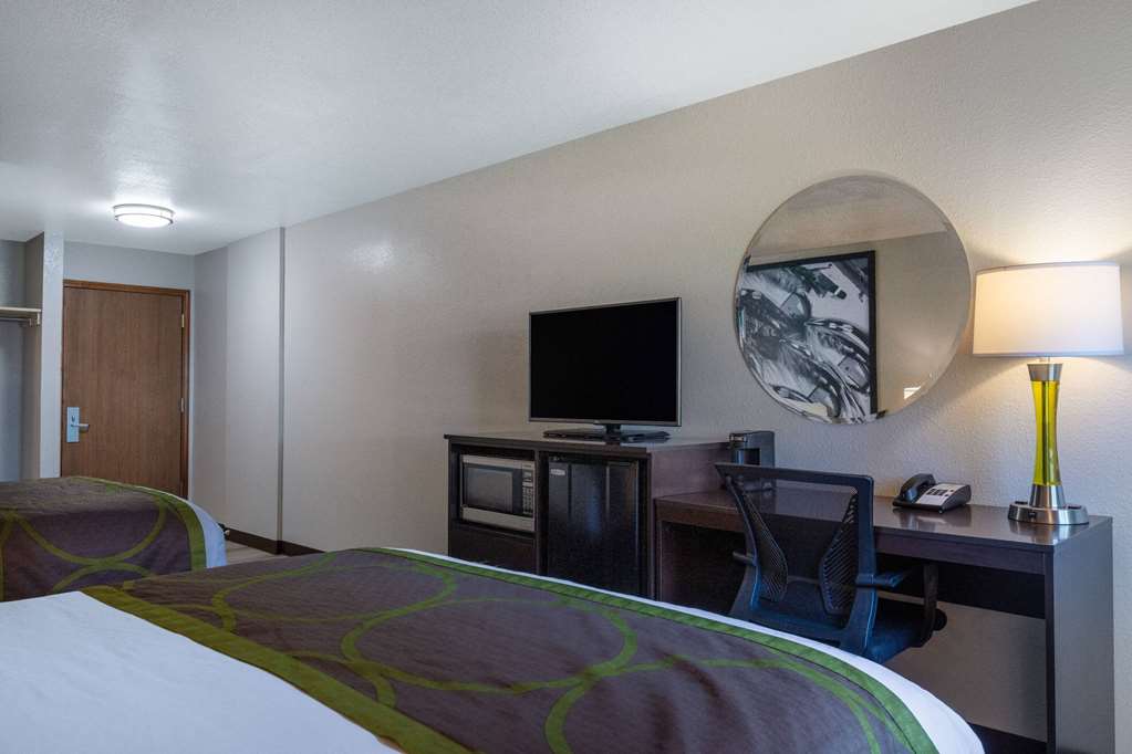Super 8 by Wyndham St. Regis - photo 26
