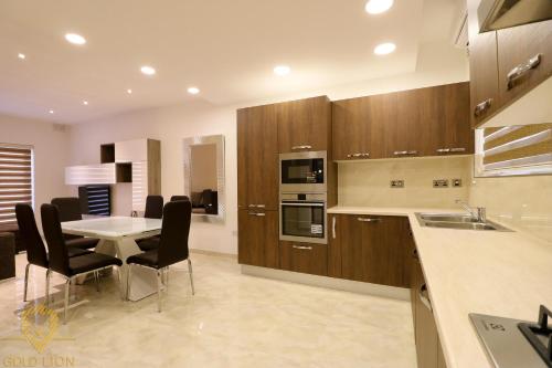 BelAir Flats 3 Bedrooms Apartment in St Julians — 4-Star Luxury Hotel in San Giljan, Malta