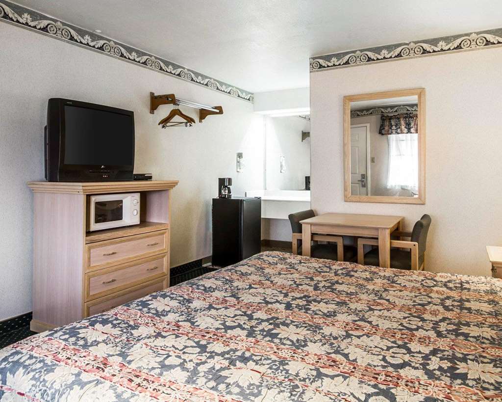 Rodeway Inn Monterey Near Fairgrounds - photo 17