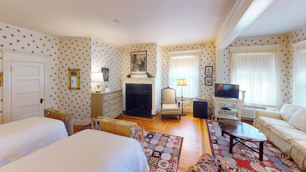 The Red Lion Inn - photo 13