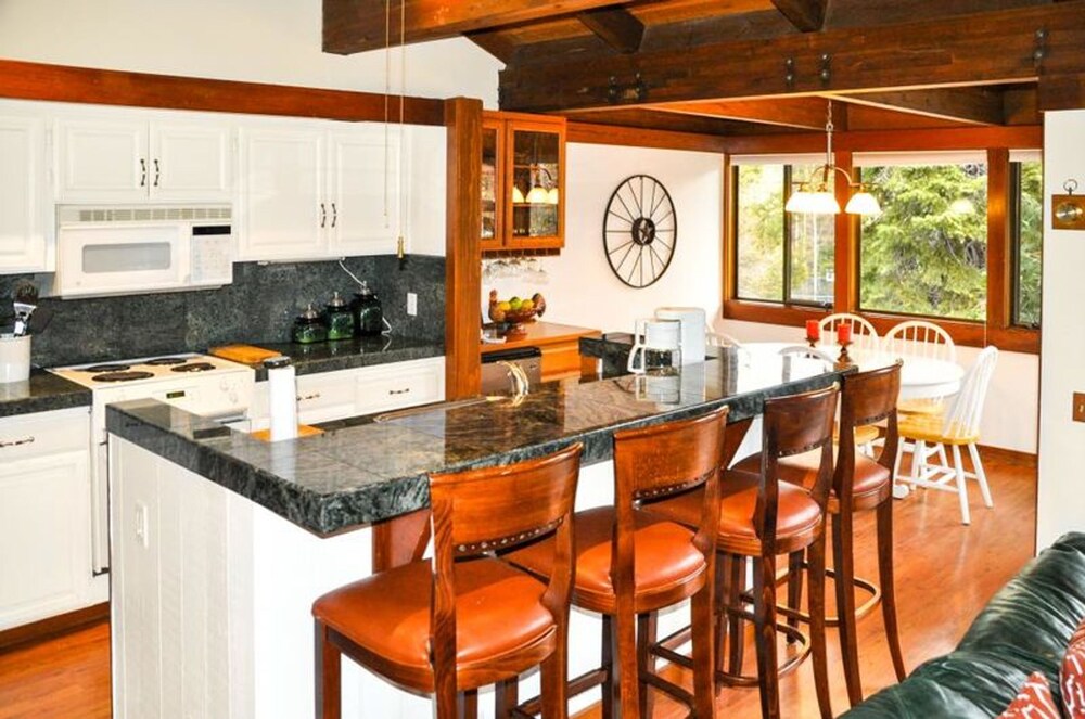 Tahoe Taverns 101 by Tahoe Mountain Properties VR - photo 7