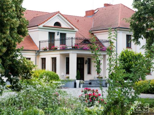 Dwór Niemierzyce - last minute hotel in Granowo