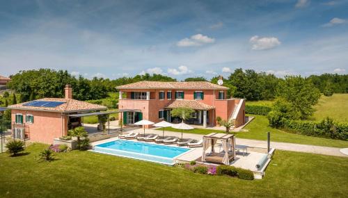 Villa Village by Villsy with heated pool spa private tennis court golf court basketball court and playroom — 4-Star Luxury Hotel in Tinjan, Croatia
