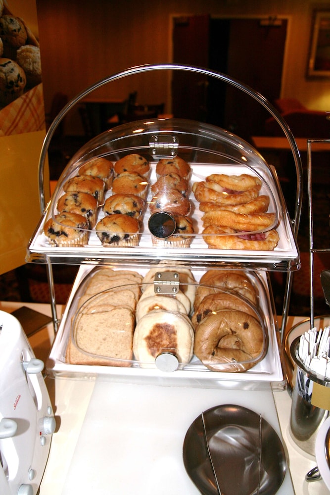 Hampton Inn Adel - photo 21