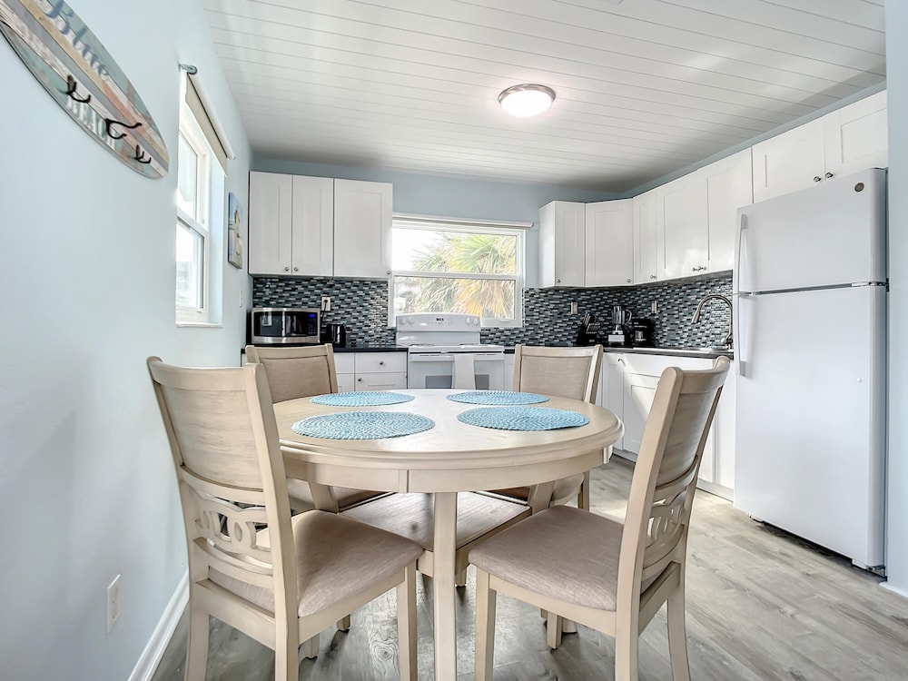 Bikini Top Duplex with Pool 2 Minutes from Beach Flagler Avenue - photo 15