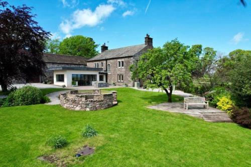 Elegant & spacious farmhouse with wonderful views — 4-Star Luxury Hotel in Penrith, United Kingdom