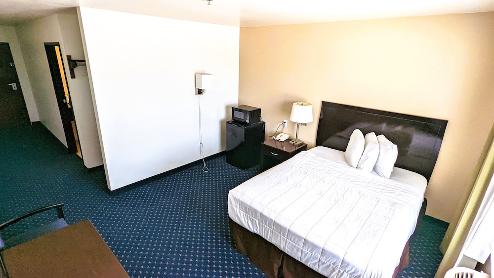 FairBridge Inn & Suites Canadian - photo 16