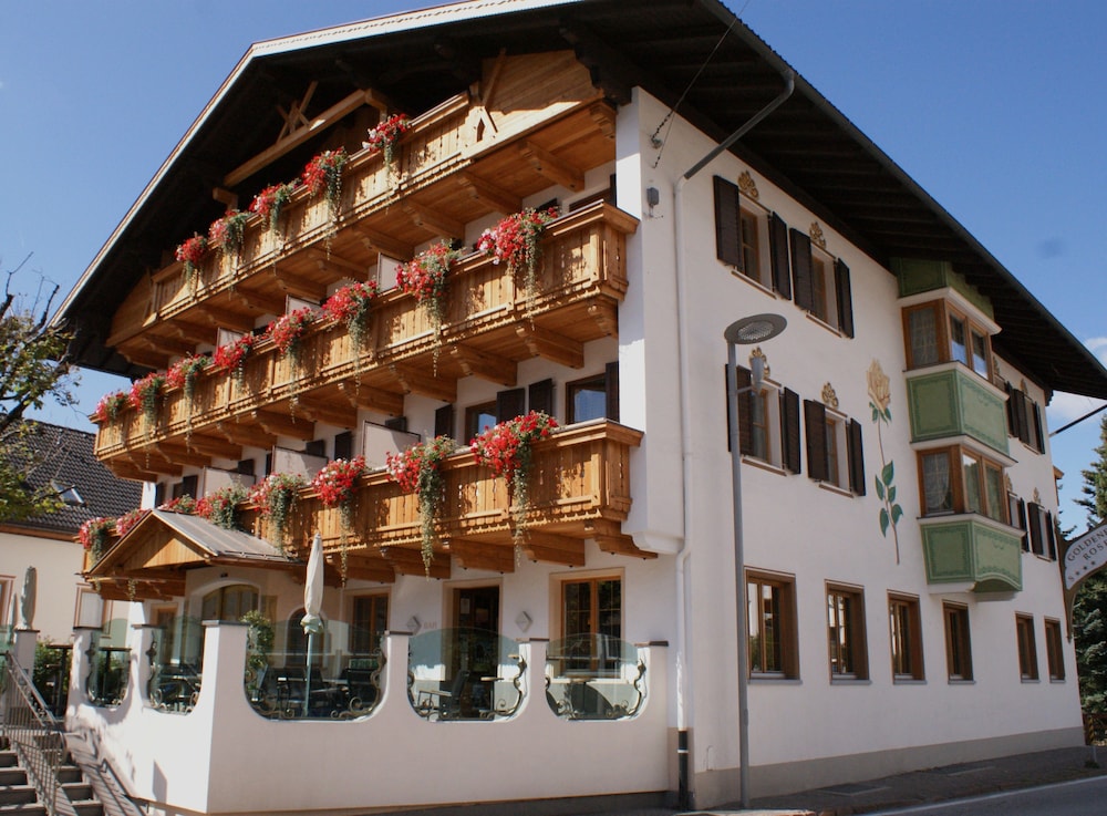 Hotel Goldene Rose - carbon neutral hotel in Monguelfo