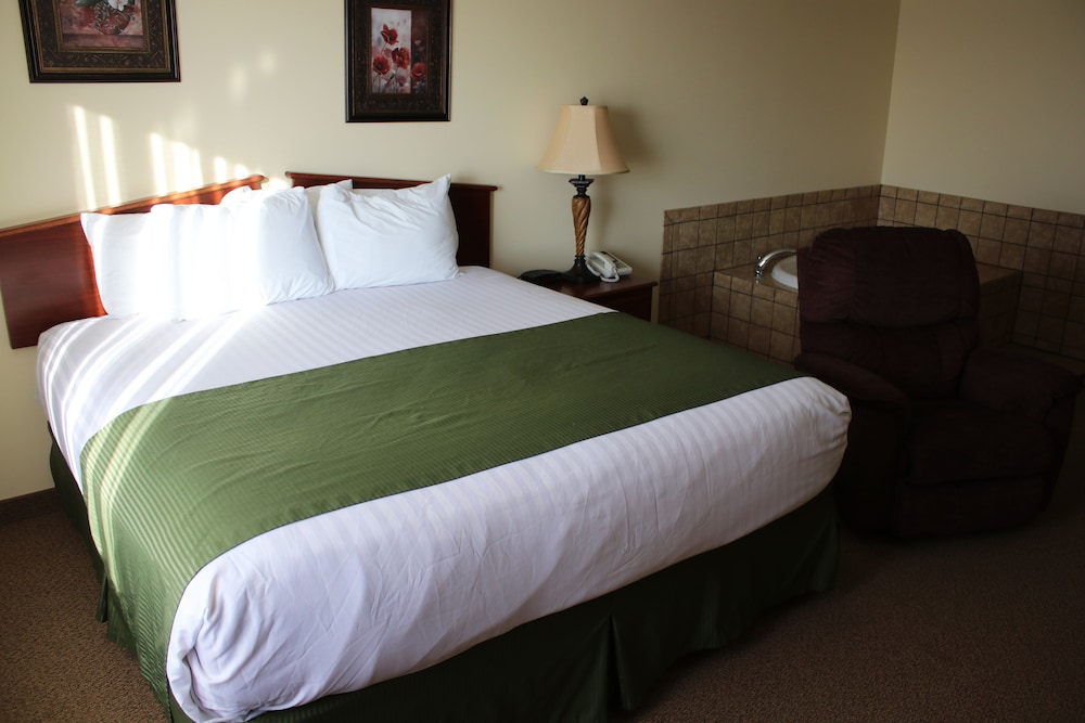 Edgewood Hotel & Suites - photo 11