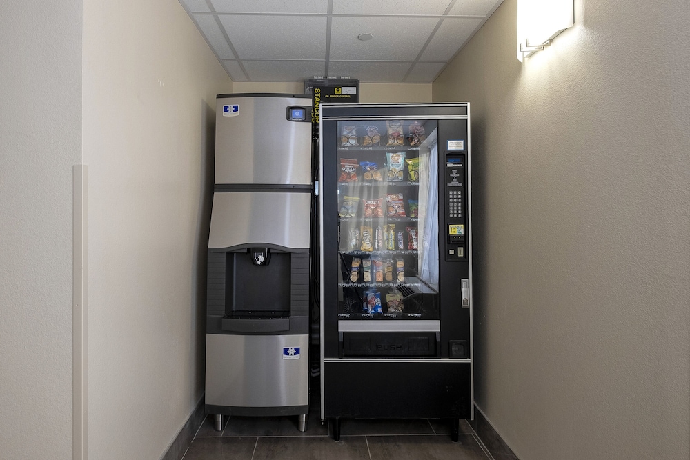 Red Roof Inn PLUS Tuscaloosa University - photo 17
