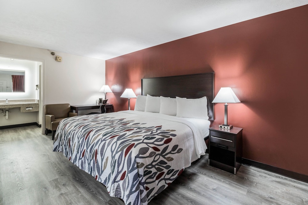 Red Roof Inn Cadiz - photo 7