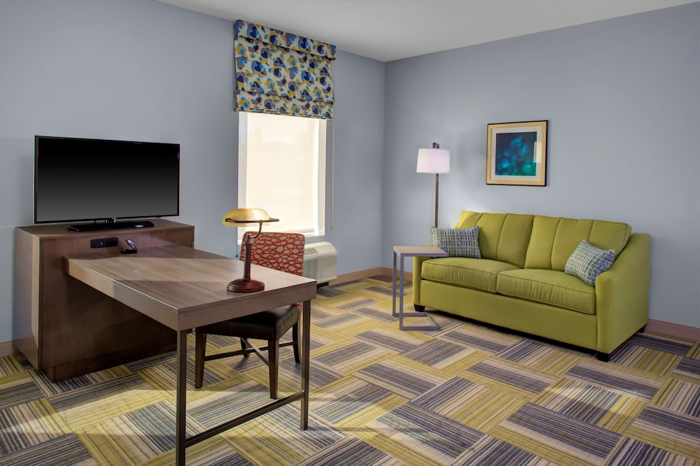 Hampton Inn & Suites Syracuse North Airport Area - photo 30