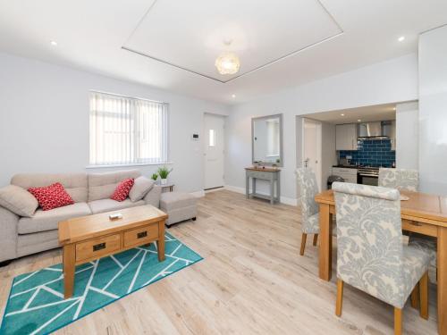 Brand New Trendy 2BR in the Vibrant Town Centre Pass the Keys