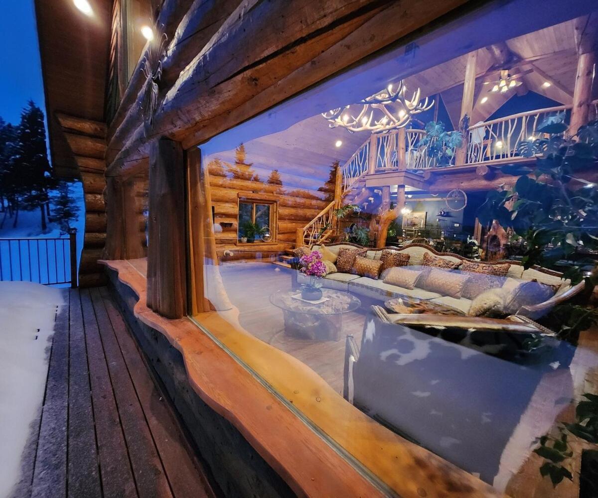 Three Bears Chalet — 4-Star Luxury Hotel in Whitefish, United States