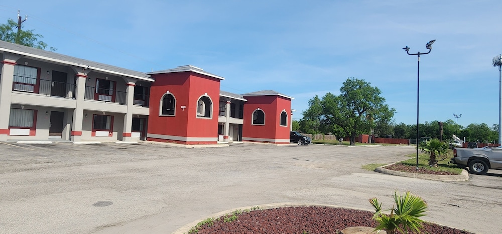 Econo Inn Lackland - photo 13