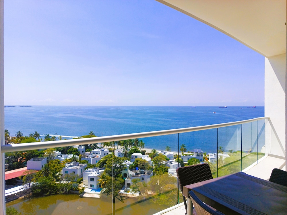 Apartasuites Sierra Beach Vista al Mar in Santa Marta, Colombia