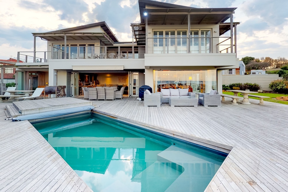 Executive Beach Beauty — 4-Star Luxury Hotel in Cape Town, South Africa