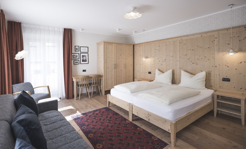 Emma Historic Hotel — Villabassa