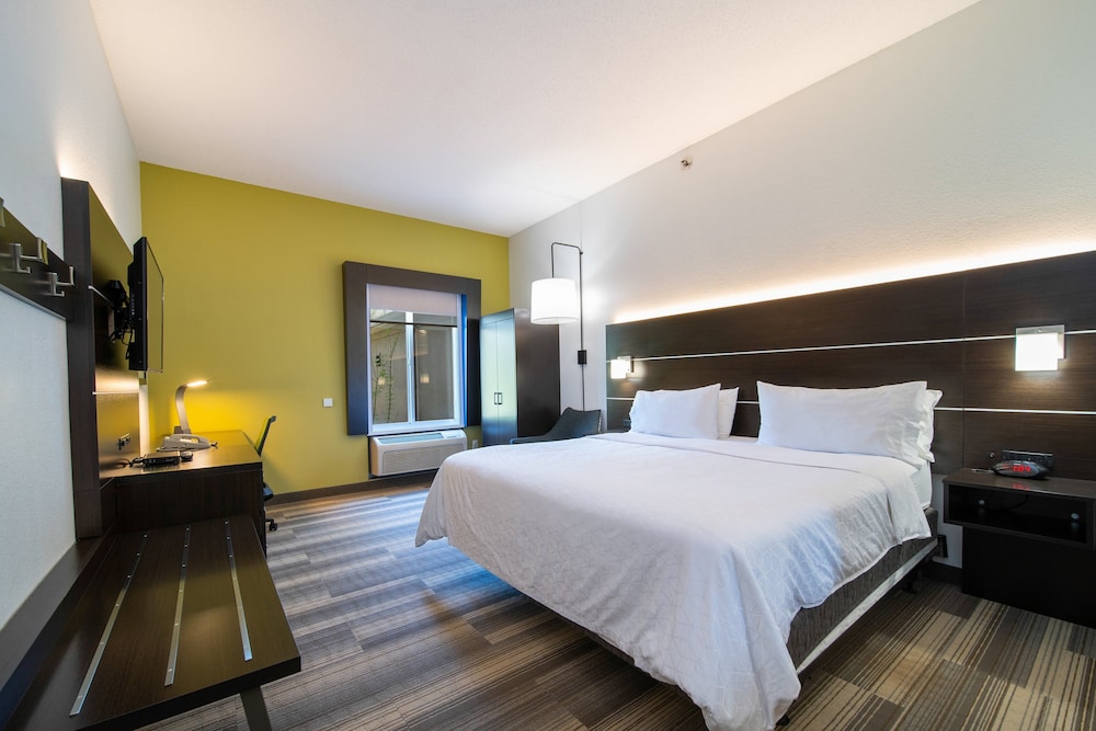 Holiday Inn Express Hotel & Suites Bedford by IHG - photo 8