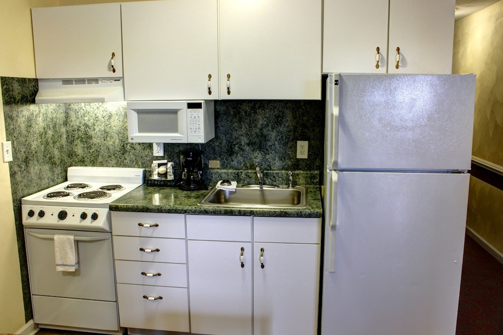 Luxbury Inn & Suites - photo 14
