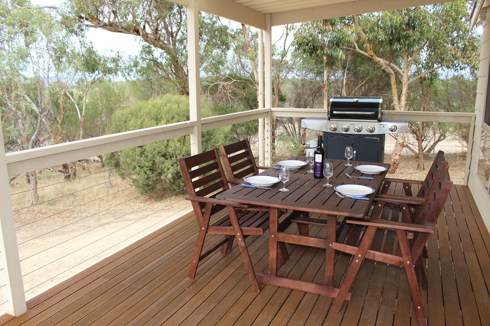 Allusion Wines Cottages — hotel in Normanville
