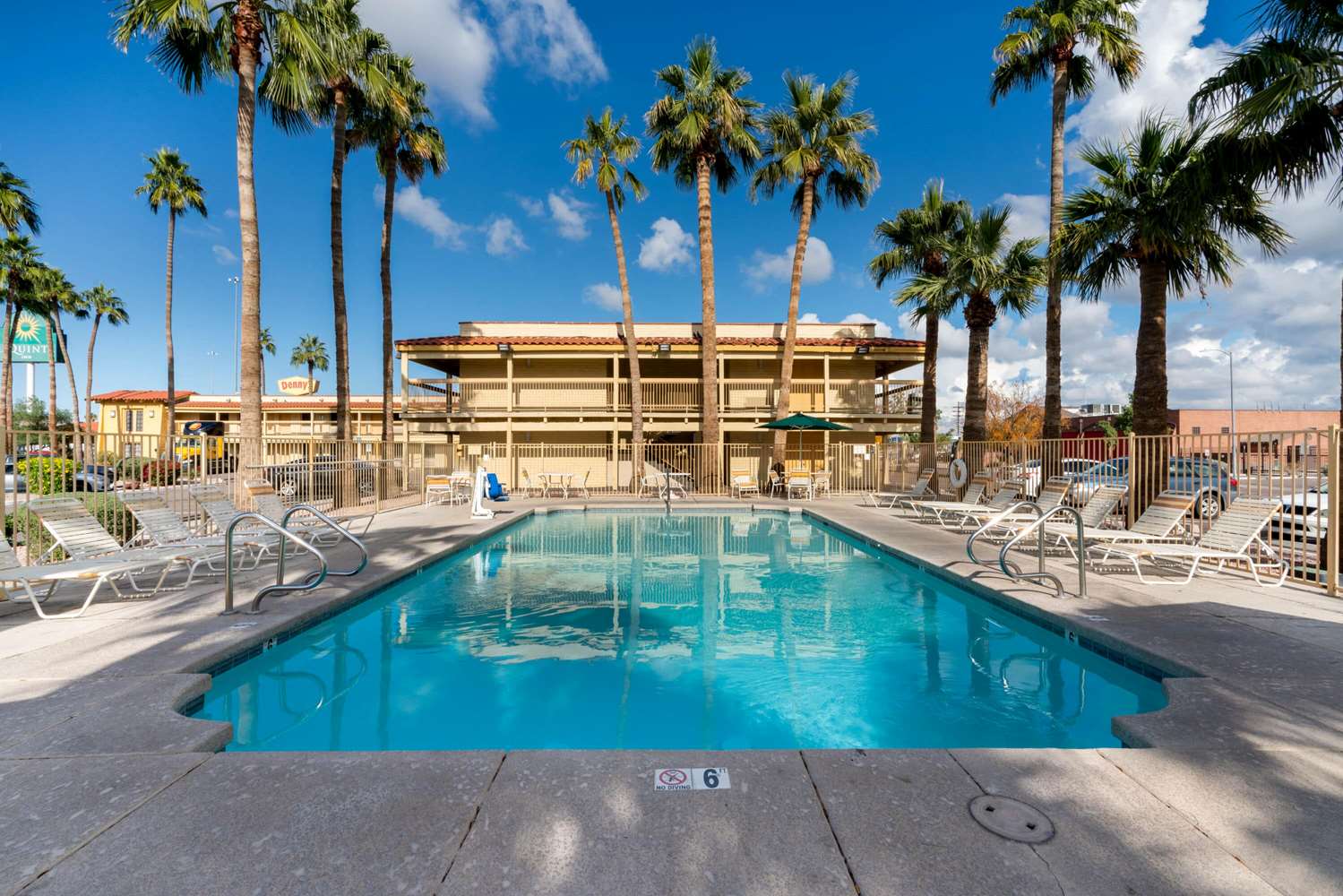 Motel6 Phoenix AZ Midtown - photo 16