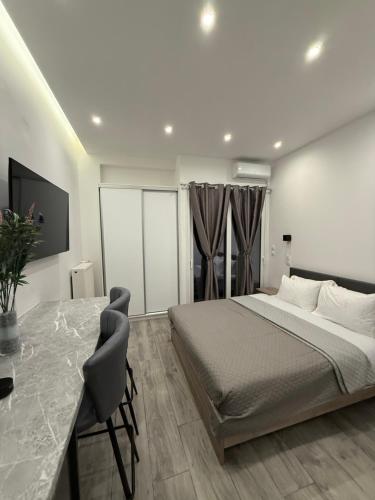 Pagrati Luxury Gray Studio Chremonidou street — 4-Star Luxury Hotel in Athens, Greece