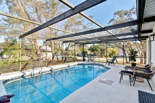 Luxury getaway relax and recharge Tropical Florida Getaway Heated Pool Extra Fee — 4-Star Luxury Hotel in Spring Hill, United States