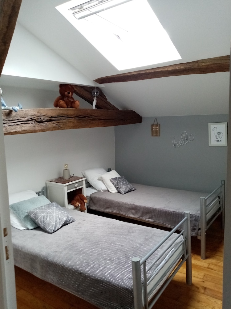 Les Gites De La Roche Elie Chez Leonie — Riom