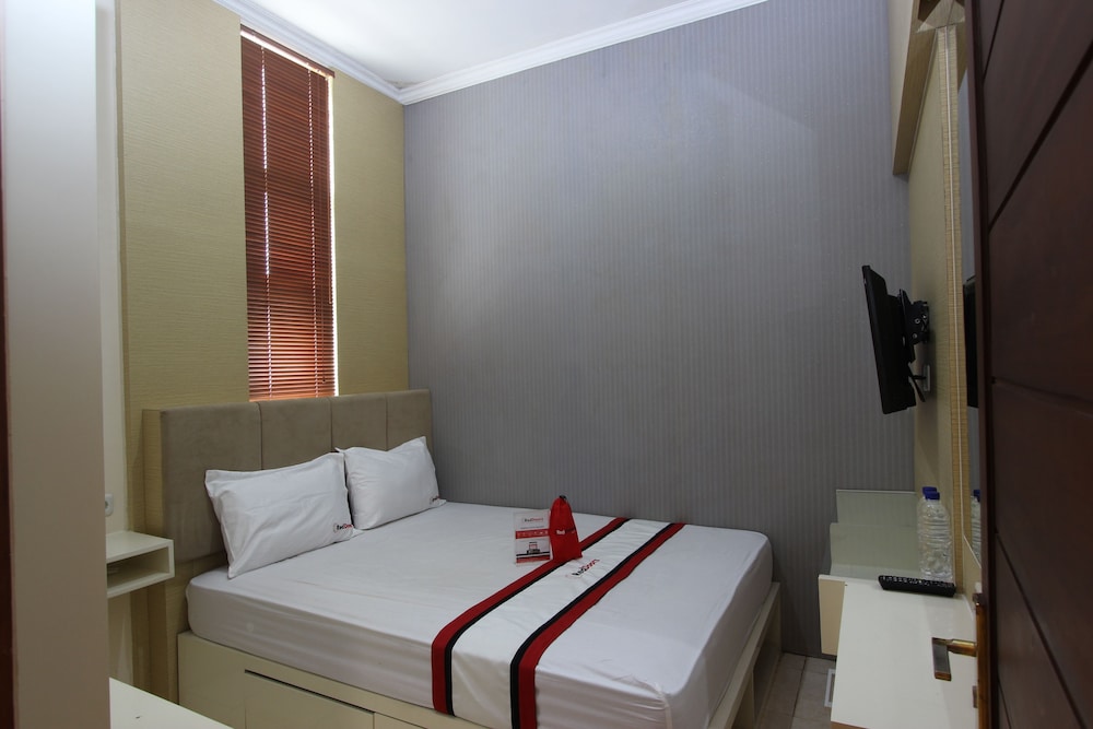 RedDoorz near UPN Jogjakarta in Depok, Indonesia
