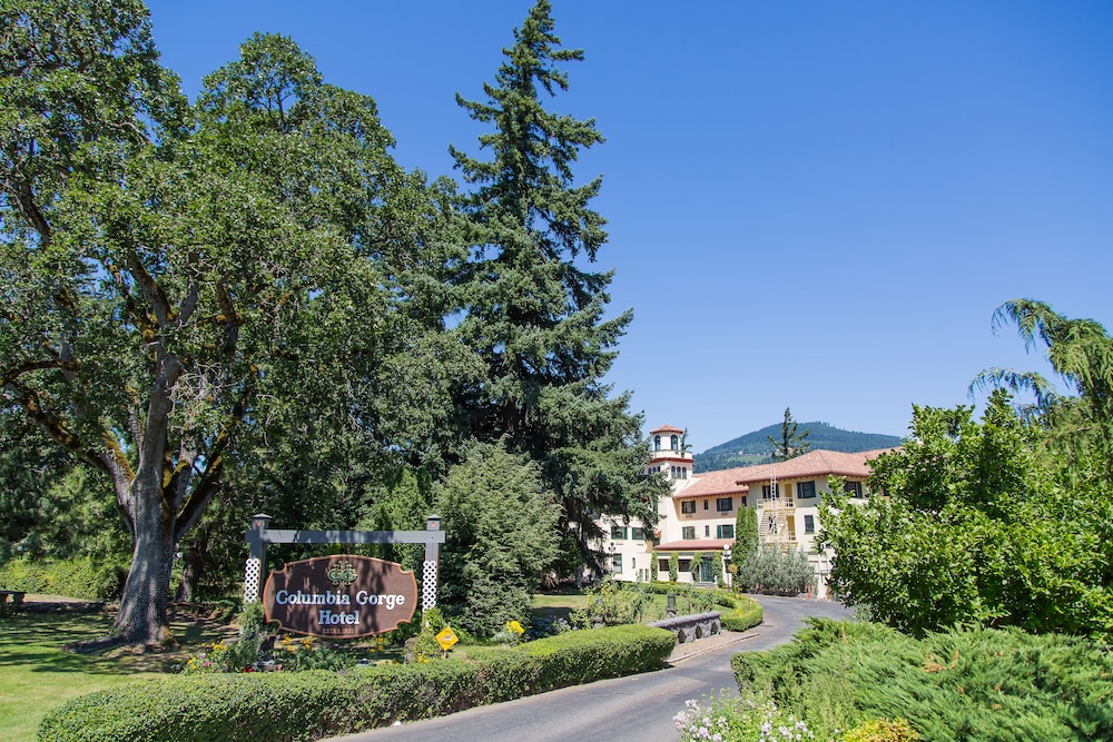 Columbia Gorge Hotel and Spa - photo 52