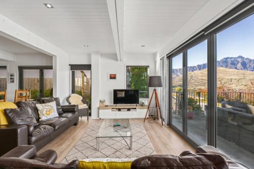 Gorgeous Views Queenstown — 4-Star Luxury Hotel in Queenstown, New Zealand