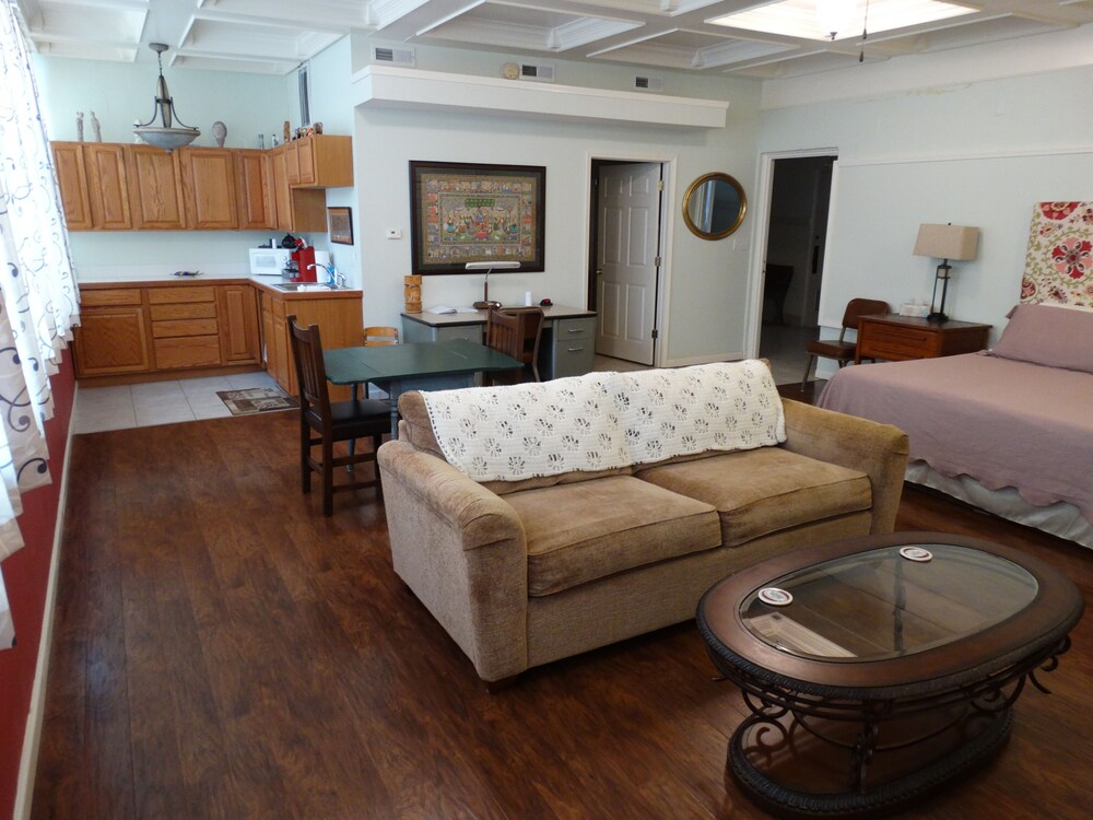 Davie School Inn - photo 7