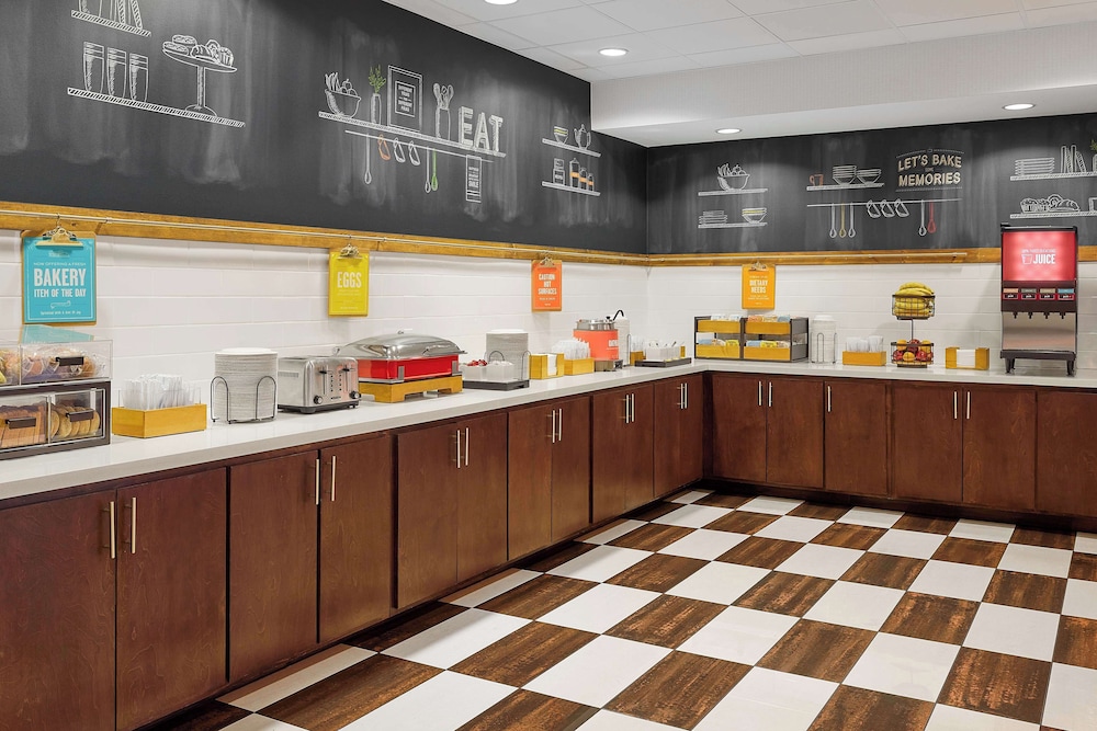 Hampton Inn & Suites Ridgecrest - photo 41