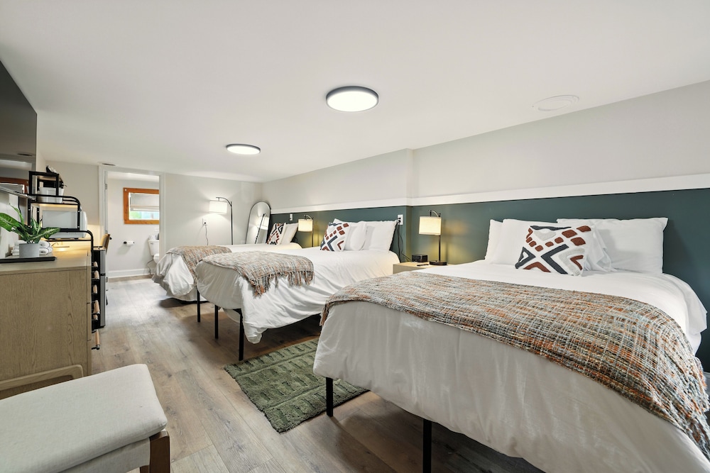 Hillside Motel LLC - photo 4
