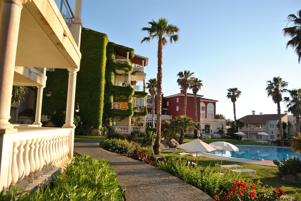 Aparthotel HG Jardin de Menorca in Alaior, Spain