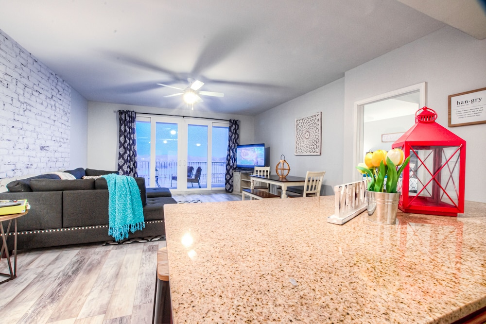 Laketown Wharf Resort by Aneliya's Rentals - photo 403