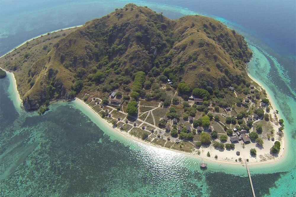 Kanawa Beach Resort — Komodo
