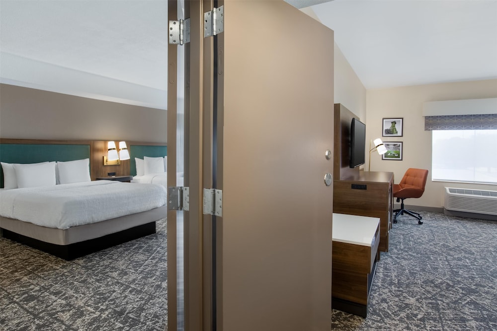 Hampton Inn & Suites Dallas Arlington N Entertainment Dist. - photo 17