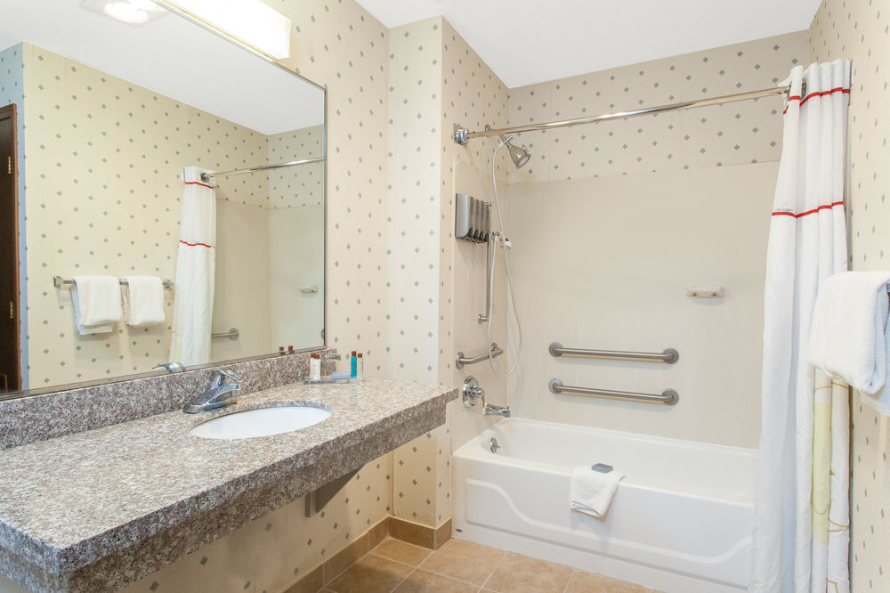 Hawthorn Suites by Wyndham Holland Toledo Area - photo 24