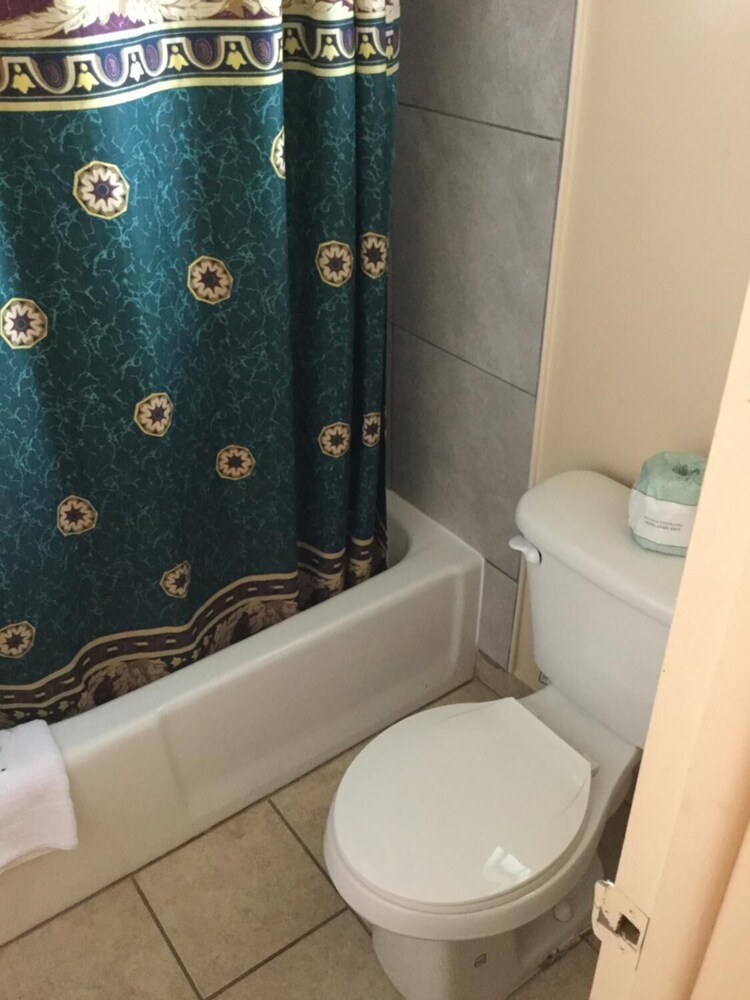 Deluxe Inn — Hebron